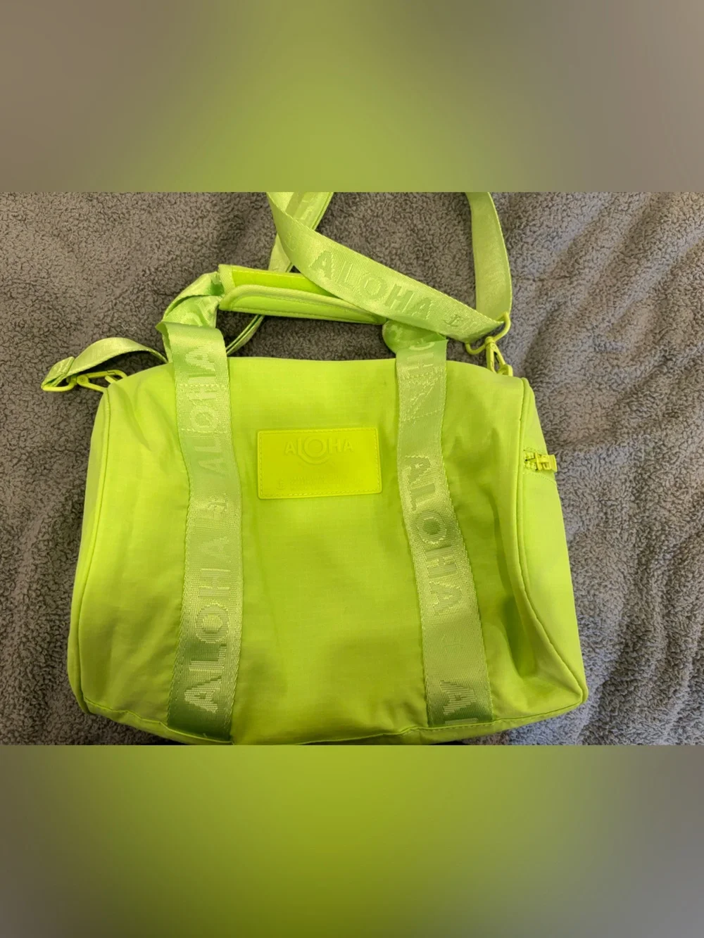 NWOT ALOHA Collection Keep It Light Stubby Duffle Crossbody Bag purse